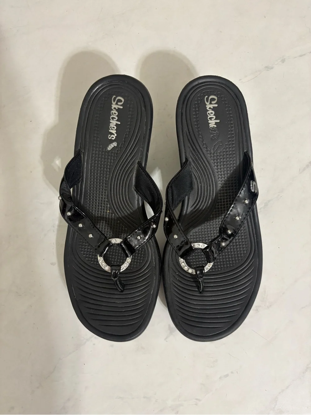 Skechers Size 7 Black Kitty Wedge Flip Flops Y2K Preppy Travel Vacation
